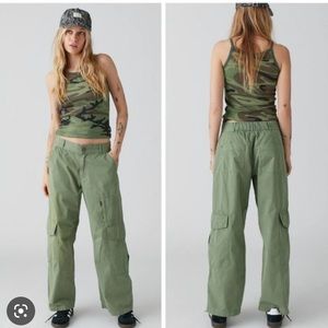 Urban Outfitters BDG Rae Carpenter Pant in Green (Size 6)